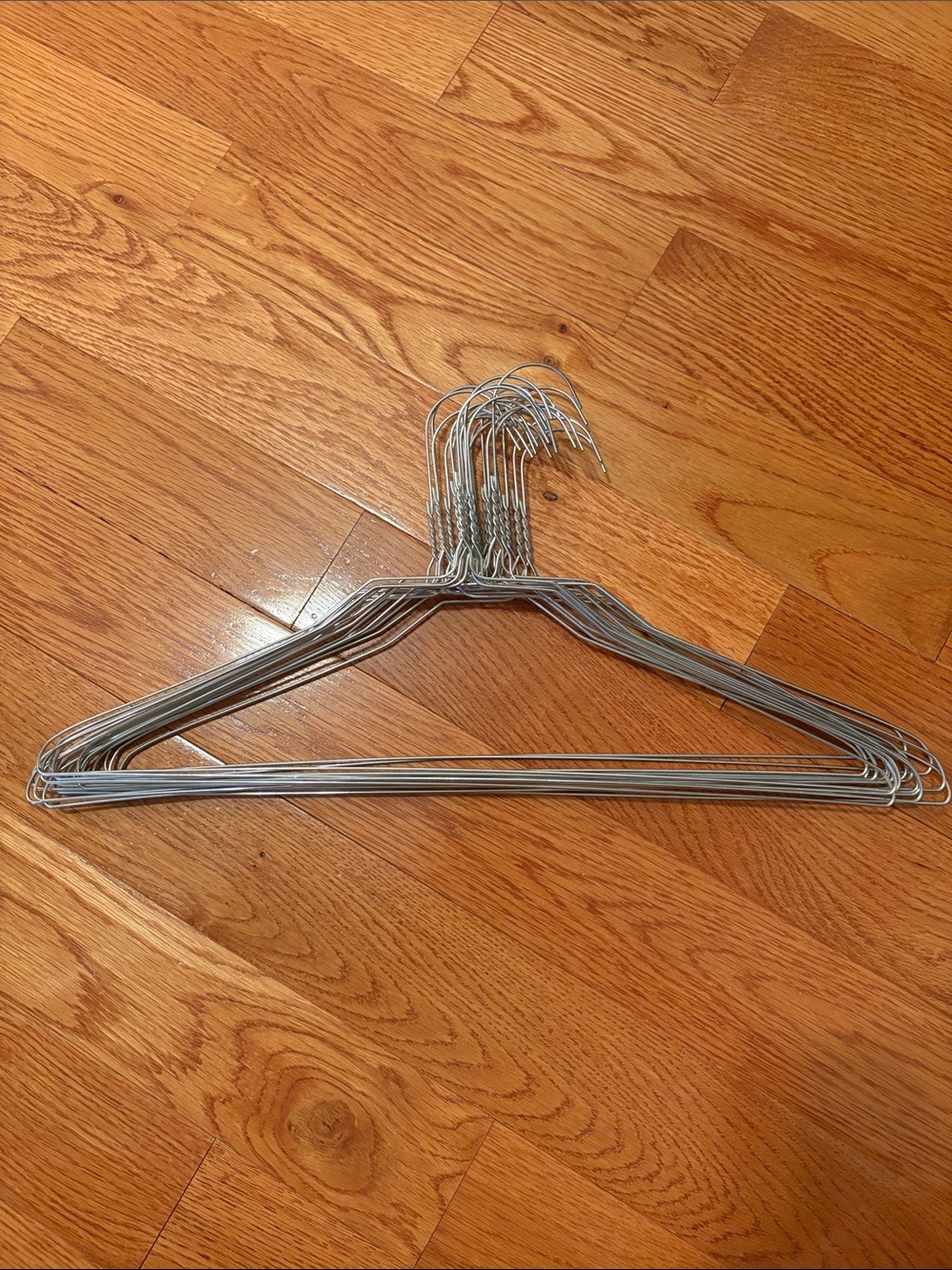 Set of 20 wire hangers